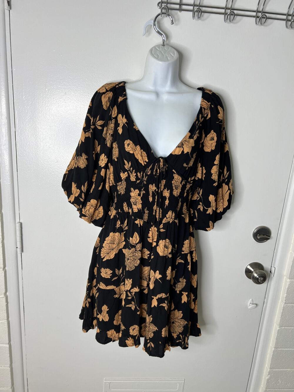 Millibon USA Women's Smocked Waist Puff Sleeve Floral Mini Dress ~ Size M
